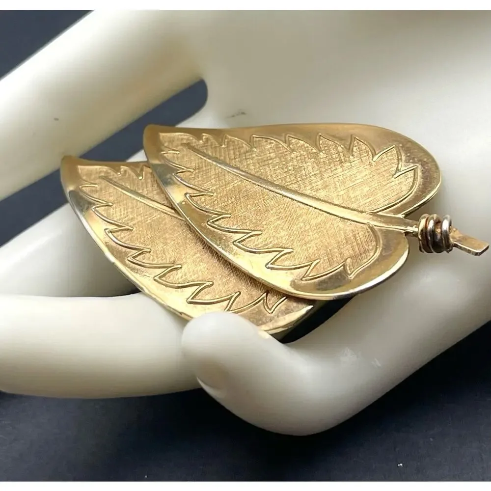 Coro Pegasus Signed Brooch Gold Tone Double Leaf Vintage 2.5